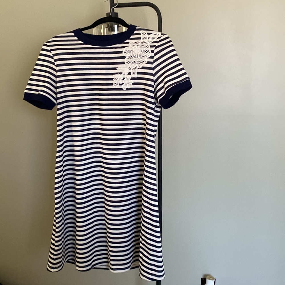 MADISON LEIGH Blue White Stripe Tshirt Dress Size Medoum Short Sleeve Crew Neck - Picture 1 of 4